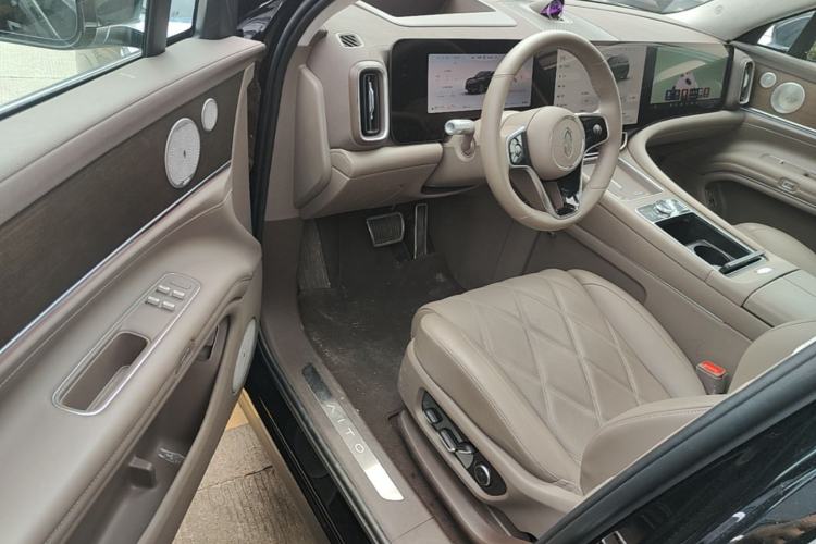 Used Hima AITO M9 2025 Extended-Range Ultra Version 52 kWh 6-Seater Driver Seat
