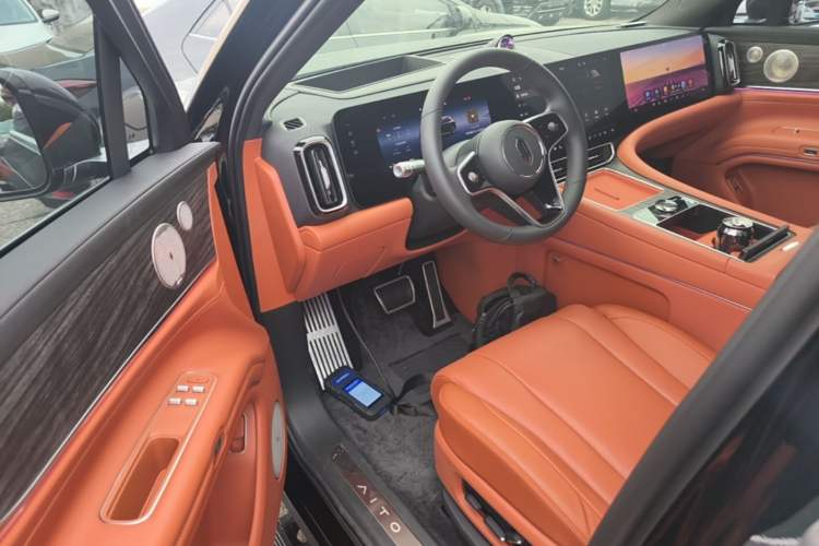 Used Hima AITO M9 2025 Extended-Range Ultra Version 52 kWh 6-Seater Driver Seat