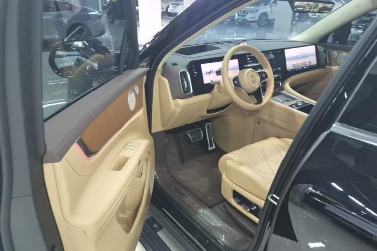Used Hima AITO M9 2025 Extended-Range Ultra Version 52 kWh 5-Seater Edition Driver Seat