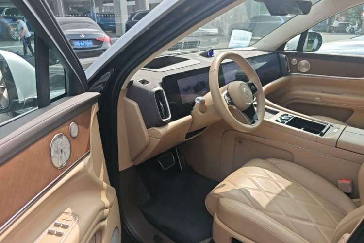 Used Hima AITO M9 2025 Extended-Range Ultra Version 52 kWh 6-Seater Driver Seat