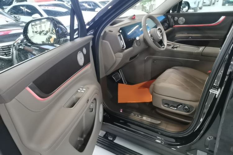 Used Hima AITO M9 2025 Extended-Range Ultra Version 52 kWh 6-Seater Driver Seat