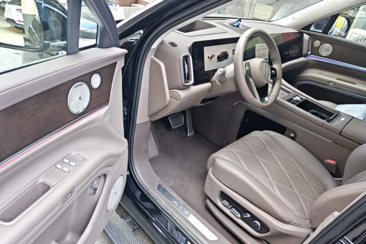 Used Hima AITO M9 2025 Extended-Range Ultra Version 52 kWh 6-Seater Driver Seat