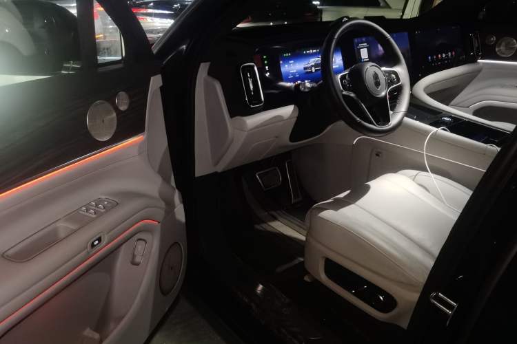 Used Hima AITO M9 2025 Extended-Range Ultra Version 52 kWh 6-Seater Driver Seat