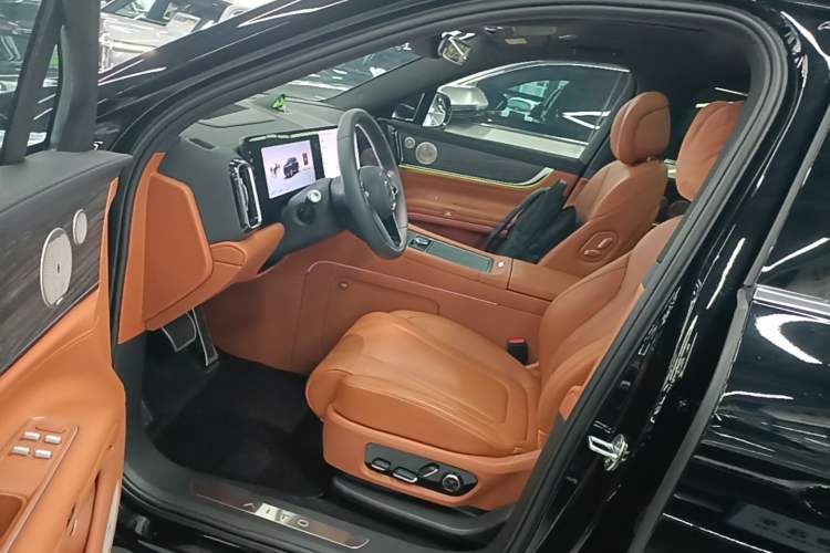 Used Hima AITO M9 2025 Extended-Range Max Version 52 kWh 6-Seater Edition Driver Seat