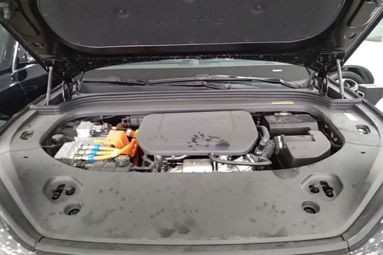 Used Hima AITO M9 2025 Extended-Range Ultra Version 52 kWh 6-Seater Engine Bay