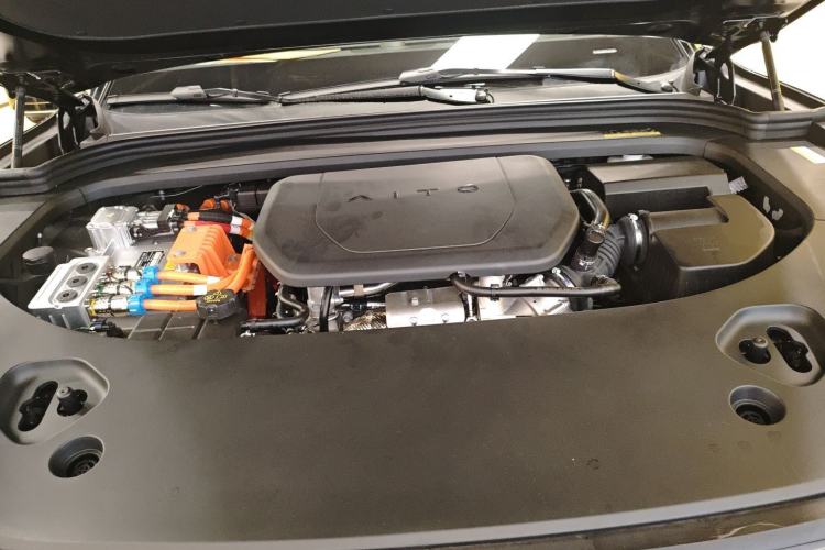 Used Hima AITO M9  Engine Bay