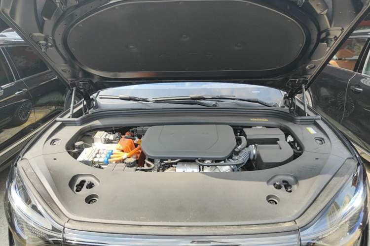 Used Hima AITO M9 2025 Extended-Range Ultra Version 52 kWh 6-Seater Engine Bay