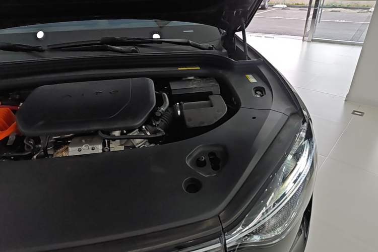 Used Hima AITO M9 2025 Extended-Range Ultra Version 52 kWh 6-Seater Engine Bay Left