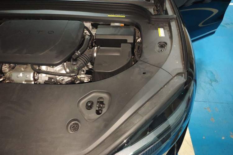 Used Hima AITO M9 2025 Extended-Range Ultra Version 52 kWh 5-Seater Edition Engine Bay Left