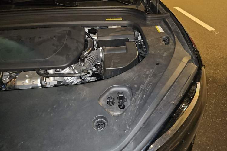 Used Hima AITO M9 2025 Extended-Range Ultra Version 52 kWh 5-Seater Edition Engine Bay Left