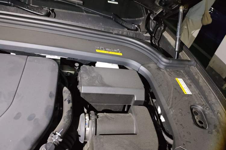 Used Hima AITO M9 2025 Extended-Range Max Version 52 kWh 6-Seater Edition Engine Bay Left