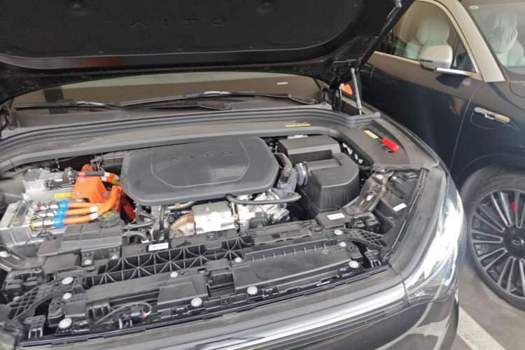 Used Hima AITO M9 2025 Extended-Range Ultra Version 52 kWh 5-Seater Edition Engine Bay Left