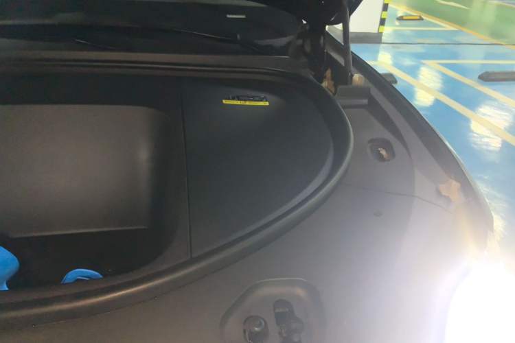 Used Hima AITO M9 2025 Pure Electric Ultra Version 100 kWh 6-Seater Model Engine Bay Left