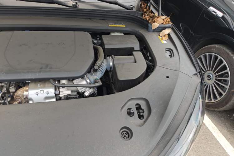 Used Hima AITO M9 2025 Extended-Range Ultra Version 52 kWh 6-Seater Engine Bay Left