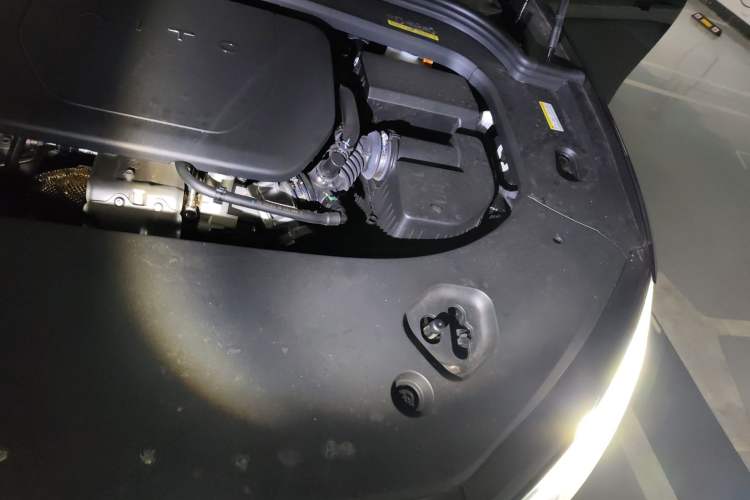Used Hima AITO M9 2025 Extended-Range Ultra Version 52 kWh 6-Seater Engine Bay Left