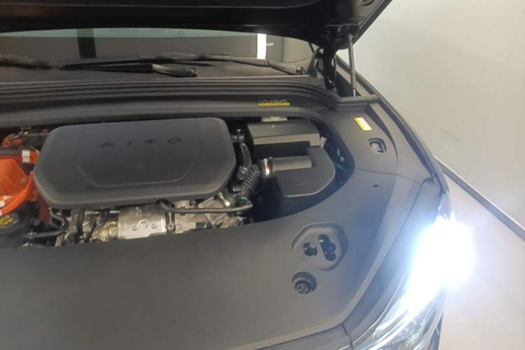 Used Hima AITO M9 2025 Extended-Range Ultra Version 52 kWh 6-Seater Engine Bay Left