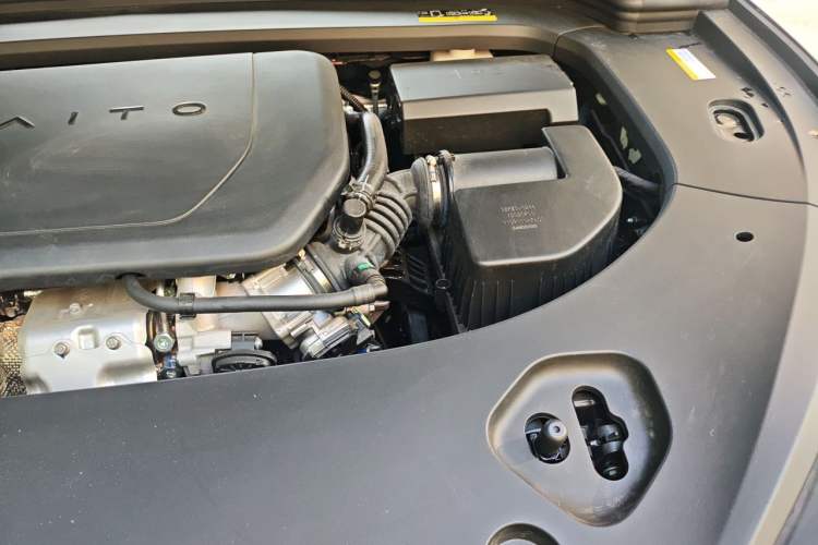 Used Hima AITO M9 2025 Extended-Range Ultra Version 52 kWh 6-Seater Engine Bay Left