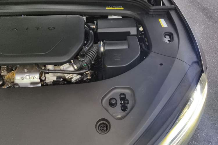 Used Hima AITO M9 2025 Extended-Range Ultra Version 52 kWh 6-Seater Engine Bay Left