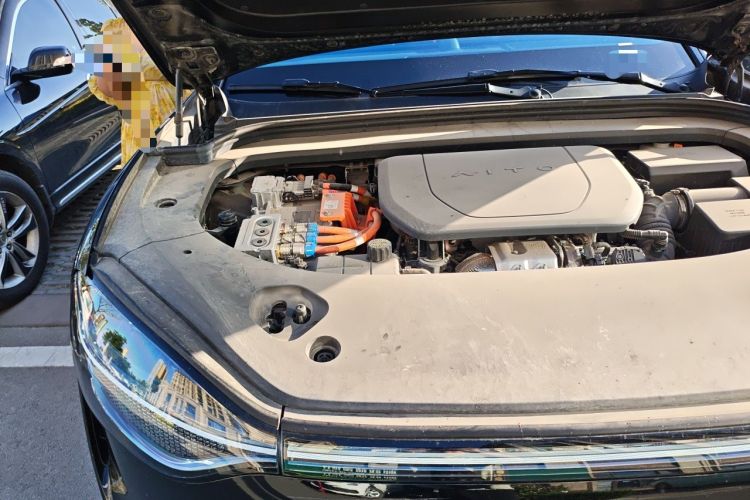 Used Hima AITO M9 2025 Extended-Range Ultra Version 52 kWh 6-Seater Engine Bay Right