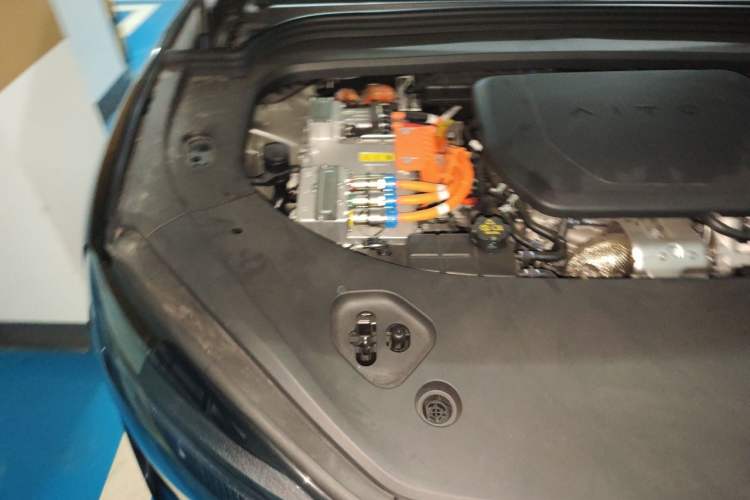 Used Hima AITO M9 2025 Extended-Range Ultra Version 52 kWh 5-Seater Edition Engine Bay Right