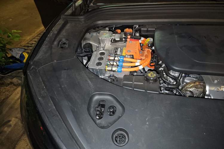 Used Hima AITO M9 2025 Extended-Range Ultra Version 52 kWh 5-Seater Edition Engine Bay Right
