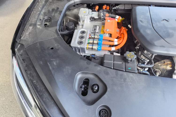 Used Hima AITO M9 2025 Extended-Range Max Version 52 kWh 5-Seater Edition Engine Bay Right
