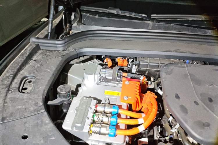 Used Hima AITO M9 2025 Extended-Range Max Version 52 kWh 6-Seater Edition Engine Bay Right