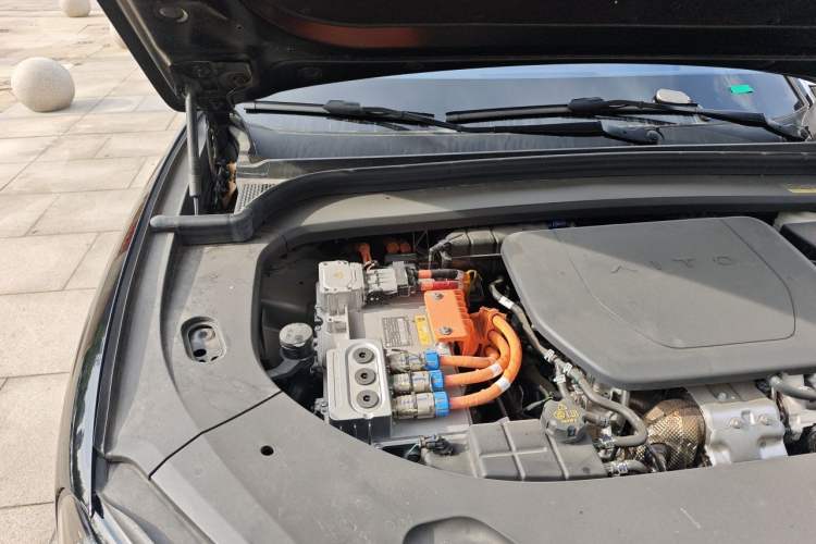 Used Hima AITO M9 2025 Extended-Range Max Version 52 kWh 5-Seater Edition Engine Bay Right