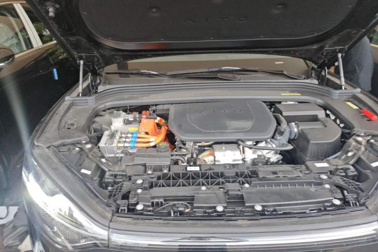 Used Hima AITO M9 2025 Extended-Range Ultra Version 52 kWh 5-Seater Edition Engine Bay Right