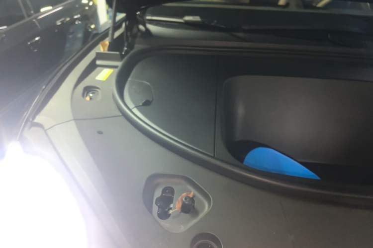 Used Hima AITO M9 2025 Pure Electric Ultra Version 100 kWh 6-Seater Model Engine Bay Right