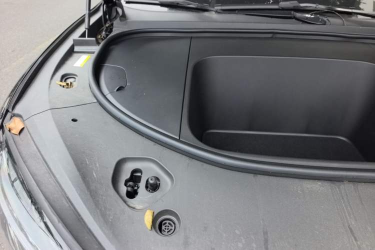 Used Hima AITO M9 2025 All-Electric Ultra Version 100 kWh 5-Seater Model Engine Bay Right