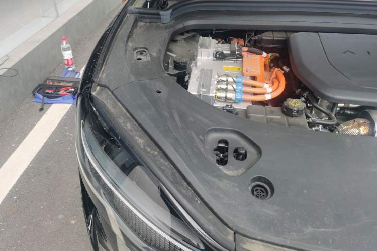 Used Hima AITO M9 2025 Extended-Range Ultra Version 52 kWh 5-Seater Edition Engine Bay Right