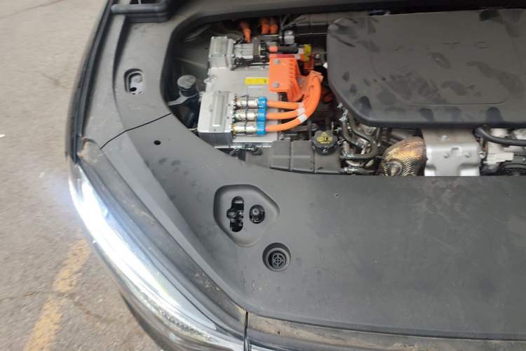 Used Hima AITO M9 2025 Extended-Range Ultra Version 52 kWh 6-Seater Engine Bay Right