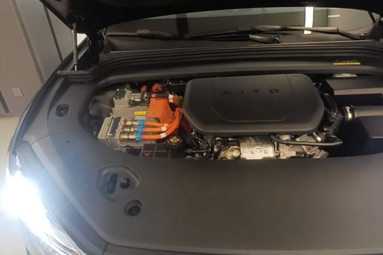 Used Hima AITO M9 2025 Extended-Range Ultra Version 52 kWh 6-Seater Engine Bay Right