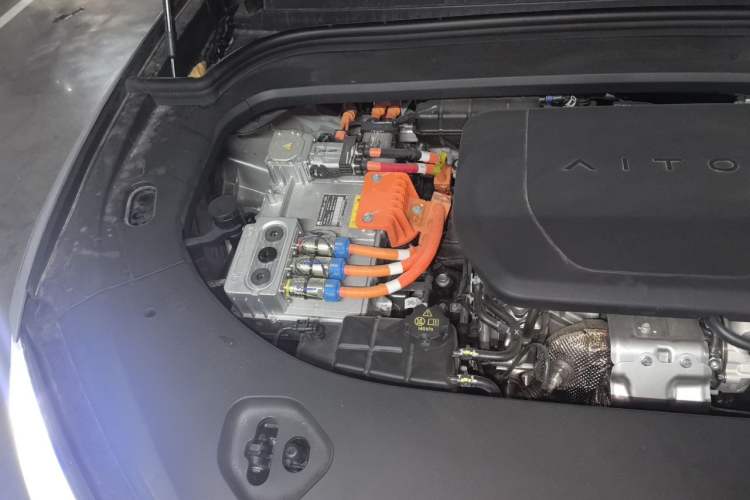Used Hima AITO M9 2025 Extended-Range Ultra Version 52 kWh 5-Seater Edition Engine Bay Right