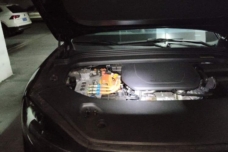 Used Hima AITO M9 2025 Extended-Range Max Version 52 kWh 5-Seater Edition Engine Bay Right