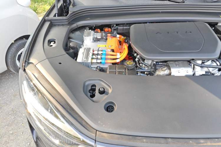 Used Hima AITO M9 2025 Extended-Range Max Version 52 kWh 5-Seater Edition Engine Bay Right