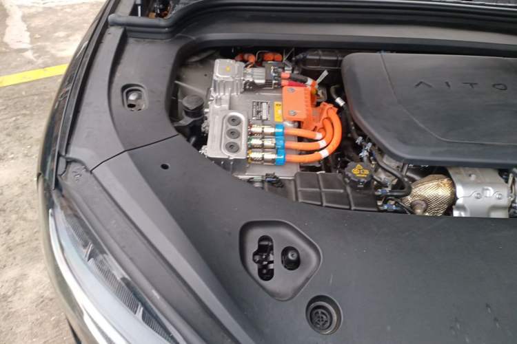 Used Hima AITO M9 2025 Extended-Range Ultra Version 52 kWh 6-Seater Engine Bay Right