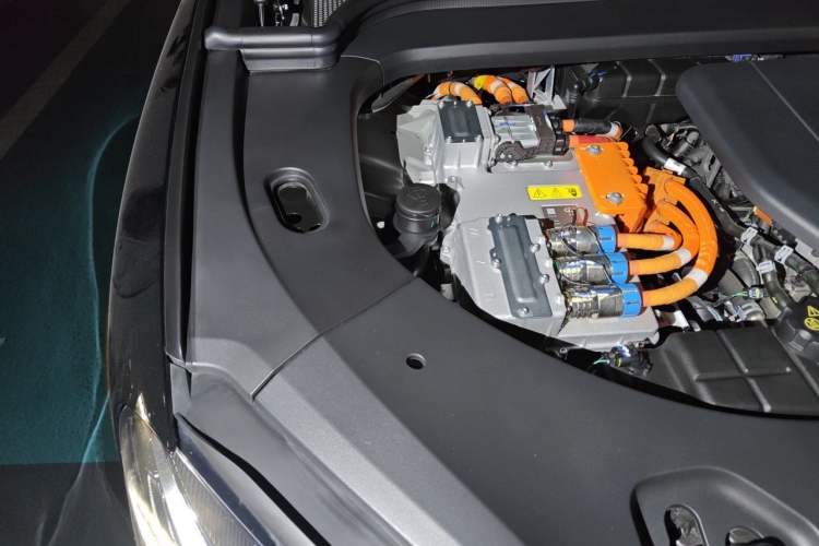 Used Hima AITO M9 2025 Extended-Range Ultra Version 52 kWh 6-Seater Engine Bay Right