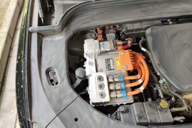Used Hima AITO M9 2025 Extended-Range Max Version 52 kWh 6-Seater Edition Engine Bay Right