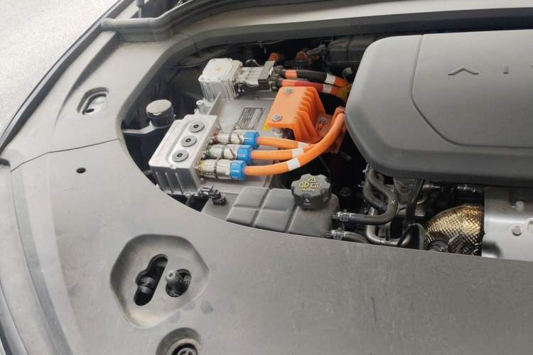 Used Hima AITO M9 2025 Extended-Range Ultra Version 52 kWh 6-Seater Engine Bay Right