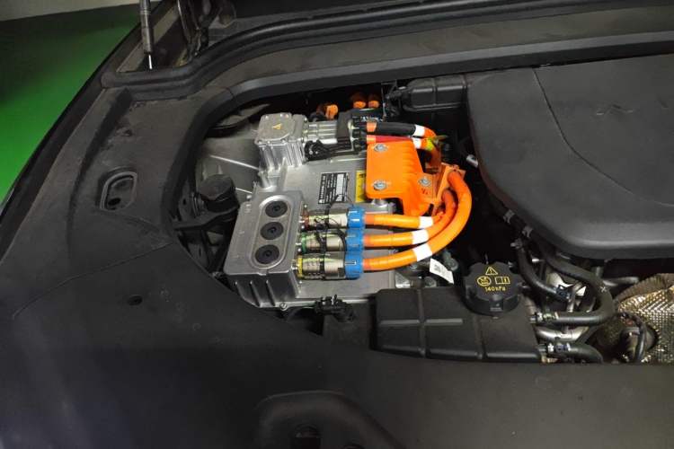 Used Hima AITO M9 2025 Extended-Range Ultra Version 52 kWh 6-Seater Engine Bay Right