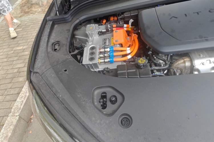 Used Hima AITO M9 2025 Extended-Range Ultra Version 52 kWh 6-Seater Engine Bay Right
