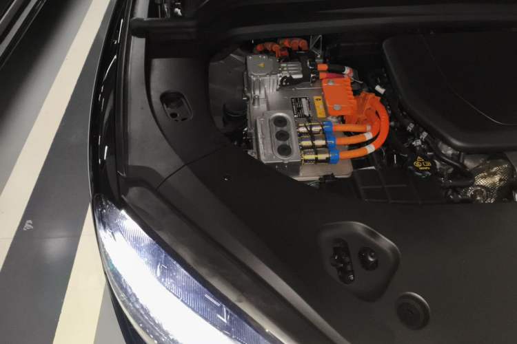 Used Hima AITO M9 2025 Extended-Range Max Version 52 kWh 5-Seater Edition Engine Bay Right