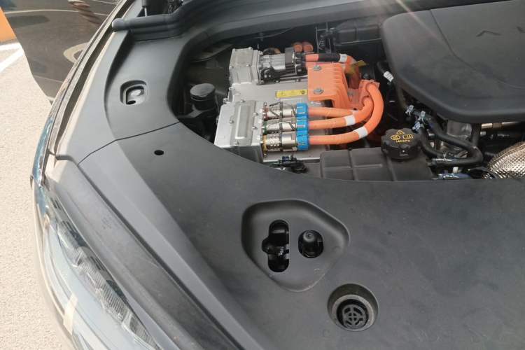 Used Hima AITO M9 2025 Extended-Range Ultra Version 52 kWh 5-Seater Edition Engine Bay Right