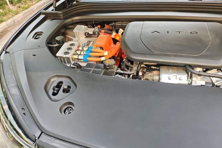 Used Hima AITO M9 2025 Extended-Range Ultra Version 52 kWh 6-Seater Engine Bay Right