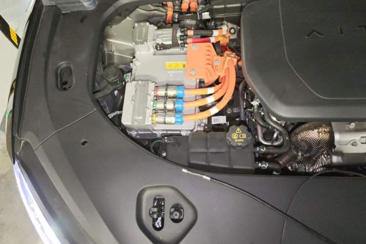 Used Hima AITO M9 2025 Extended-Range Ultra Version 52 kWh 6-Seater Engine Bay Right