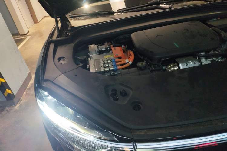 Used Hima AITO M9 2025 Extended-Range Ultra Version 52 kWh 6-Seater Engine Bay Right