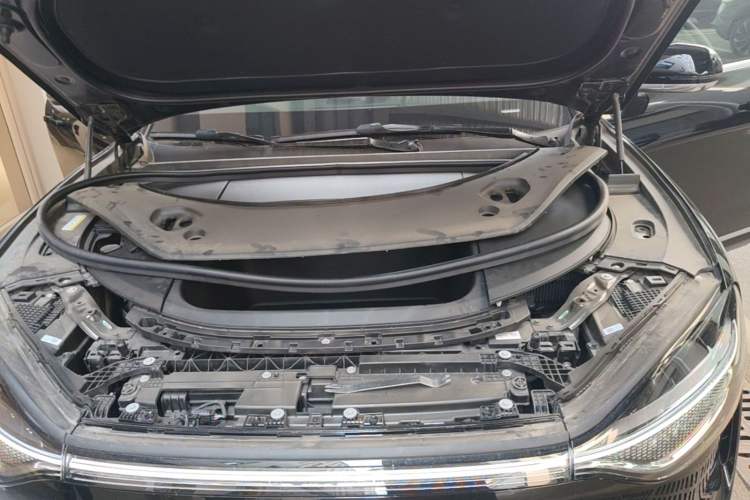 Used Hima AITO M9 2025 Pure Electric Ultra Version 100 kWh 6-Seater Model Engine Bay