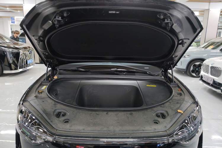 Used Hima AITO M9 2025 Pure Electric Ultra Version 100 kWh 6-Seater Model Engine Bay